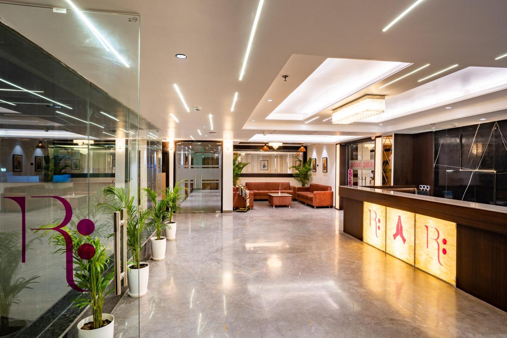 Regenta Place Raaj Agra, Tajganj อัครา ภายนอก รูปภาพ