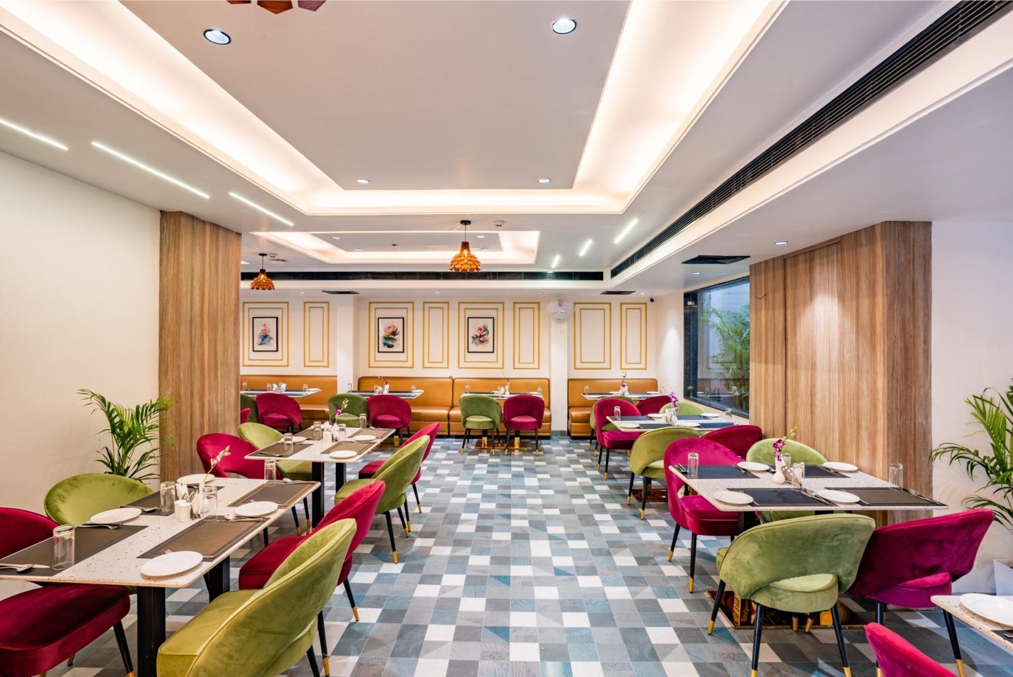 Regenta Place Raaj Agra, Tajganj อัครา ภายนอก รูปภาพ
