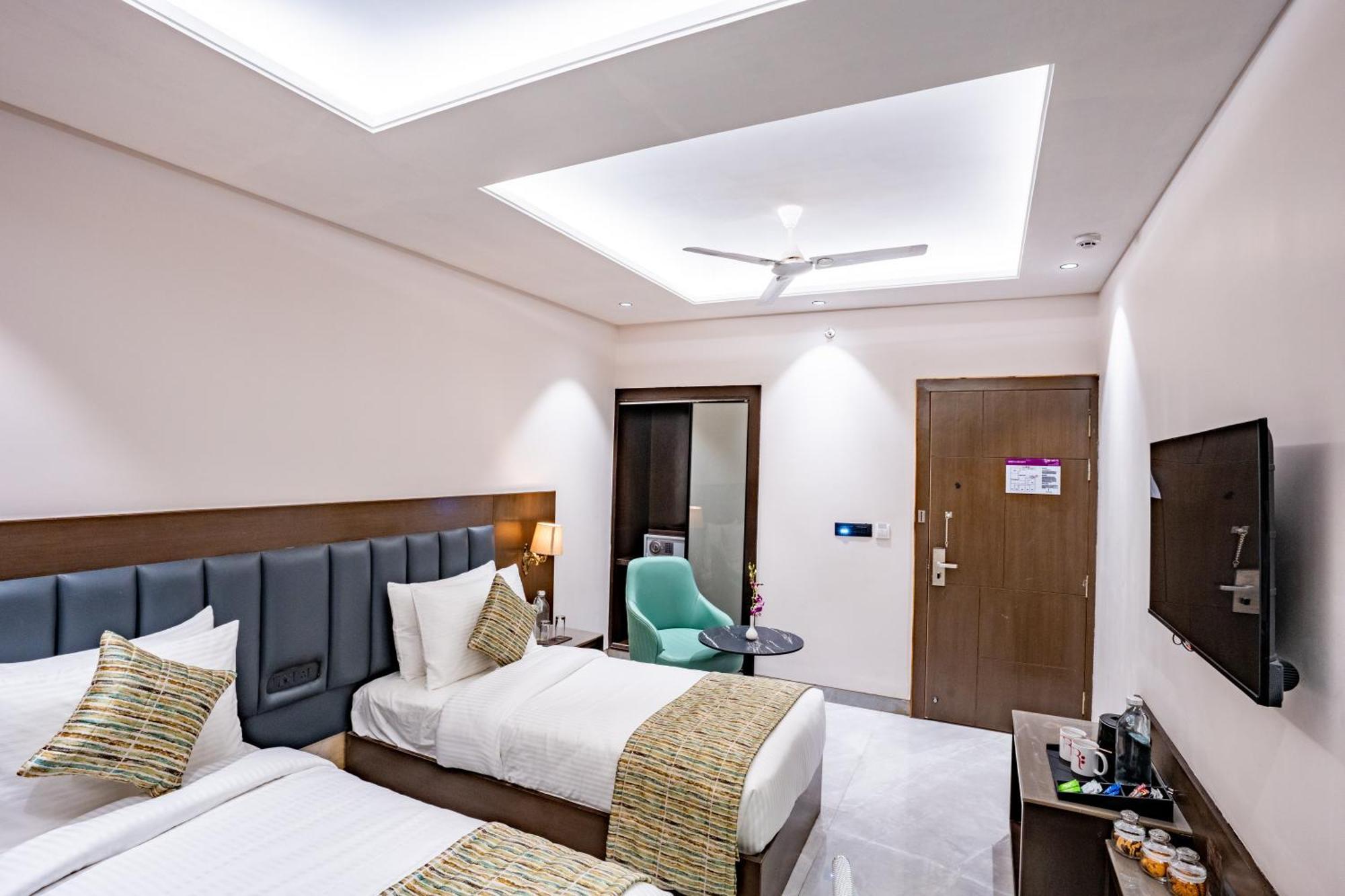 Regenta Place Raaj Agra, Tajganj อัครา ภายนอก รูปภาพ