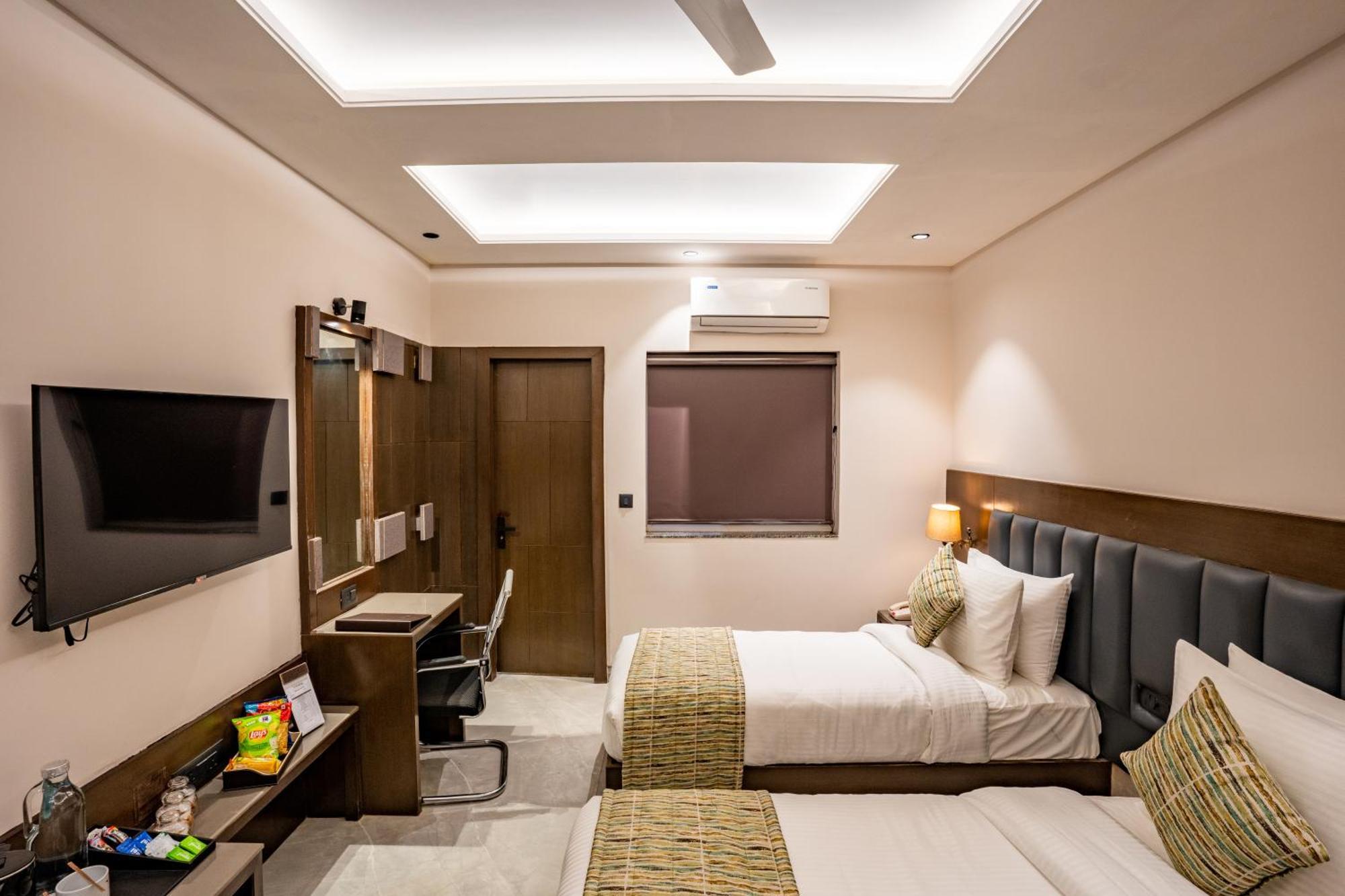 Regenta Place Raaj Agra, Tajganj อัครา ภายนอก รูปภาพ