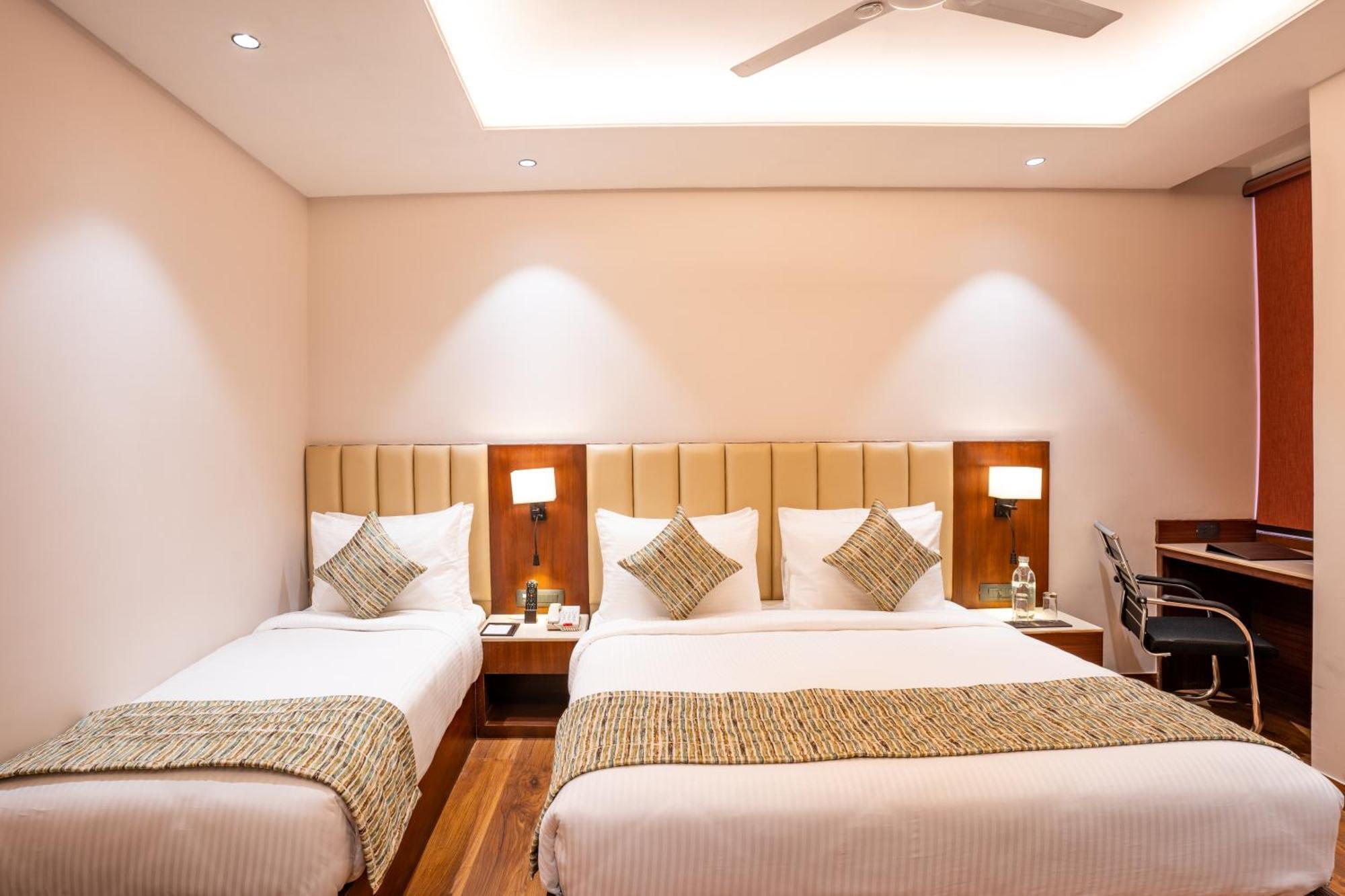 Regenta Place Raaj Agra, Tajganj อัครา ภายนอก รูปภาพ